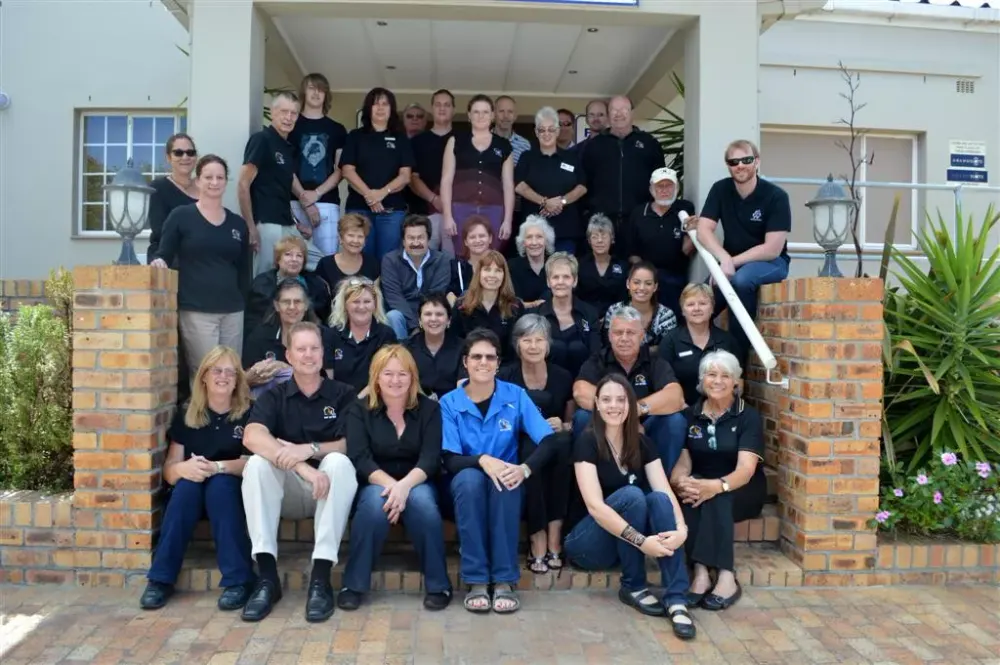 The PSI SA team of pet sitters gathered on the front steps of a building